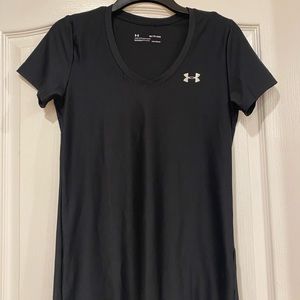 Women’s Black Under Armor Shirt Size X-Small (Like New Condition)